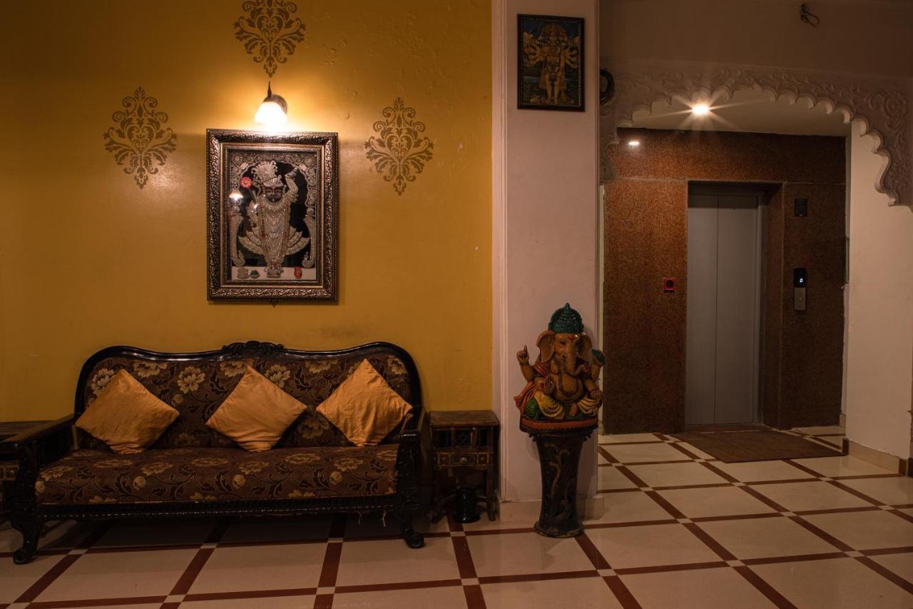 Hotel Sargam Sadan ウダイプル エクステリア 写真