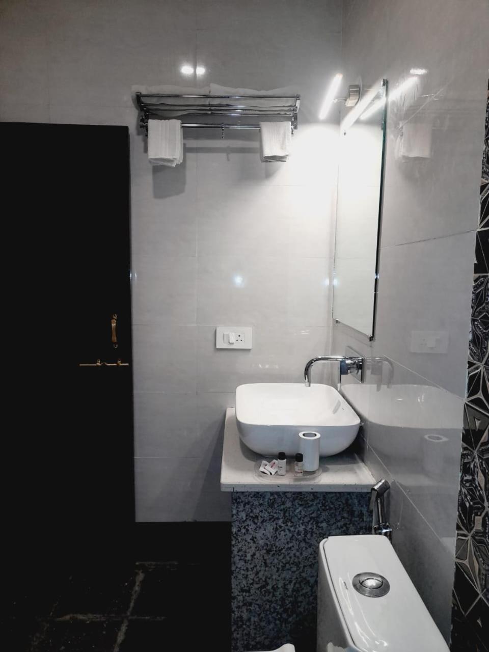 Hotel Sargam Sadan ウダイプル エクステリア 写真
