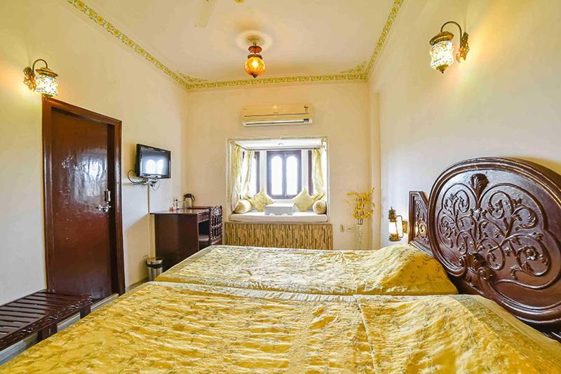 Hotel Sargam Sadan ウダイプル エクステリア 写真