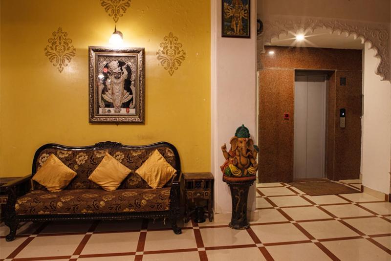 Hotel Sargam Sadan ウダイプル エクステリア 写真