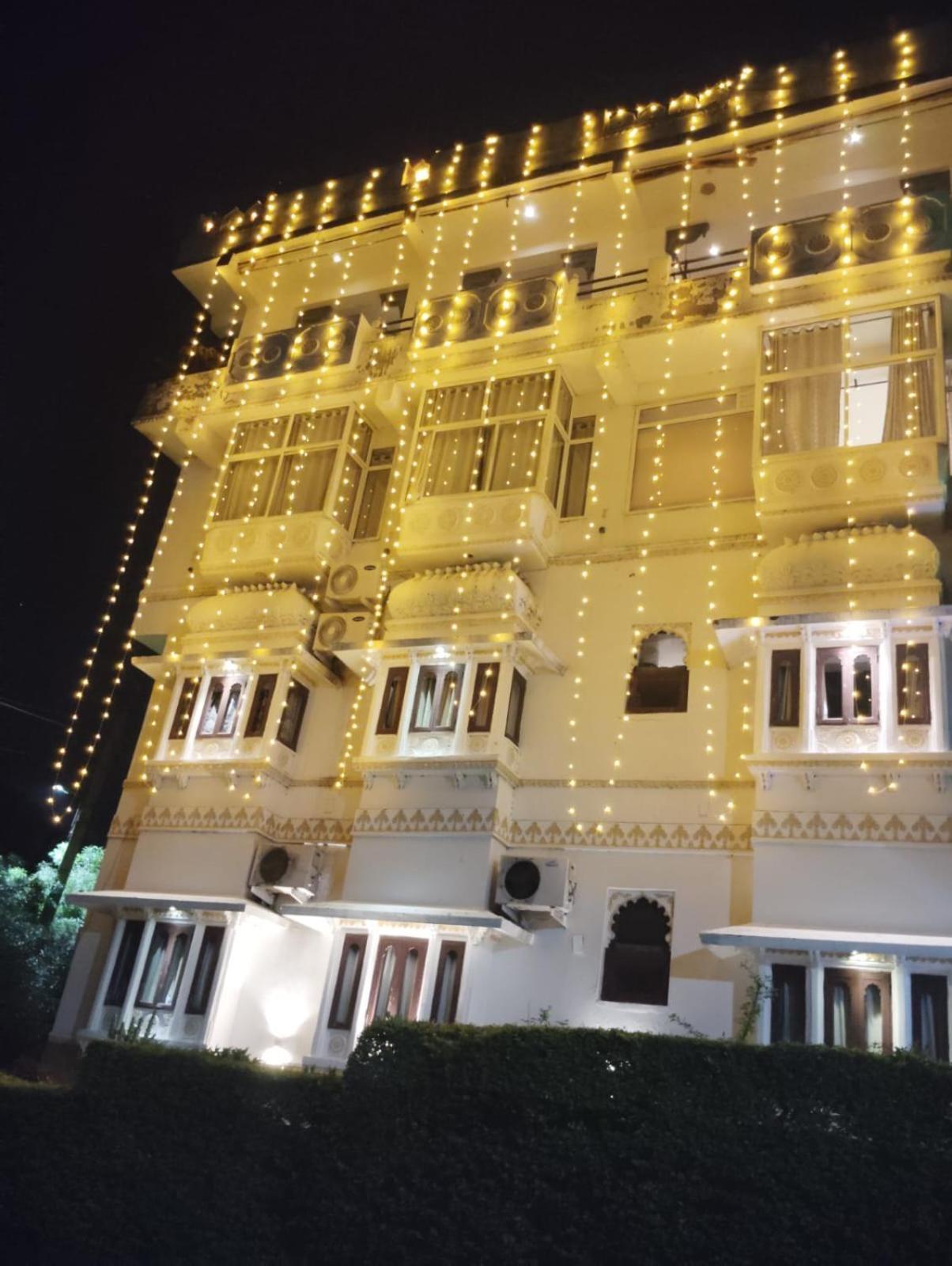 Hotel Sargam Sadan ウダイプル エクステリア 写真