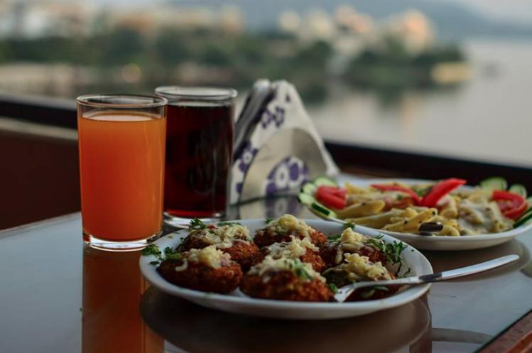Hotel Sargam Sadan ウダイプル エクステリア 写真